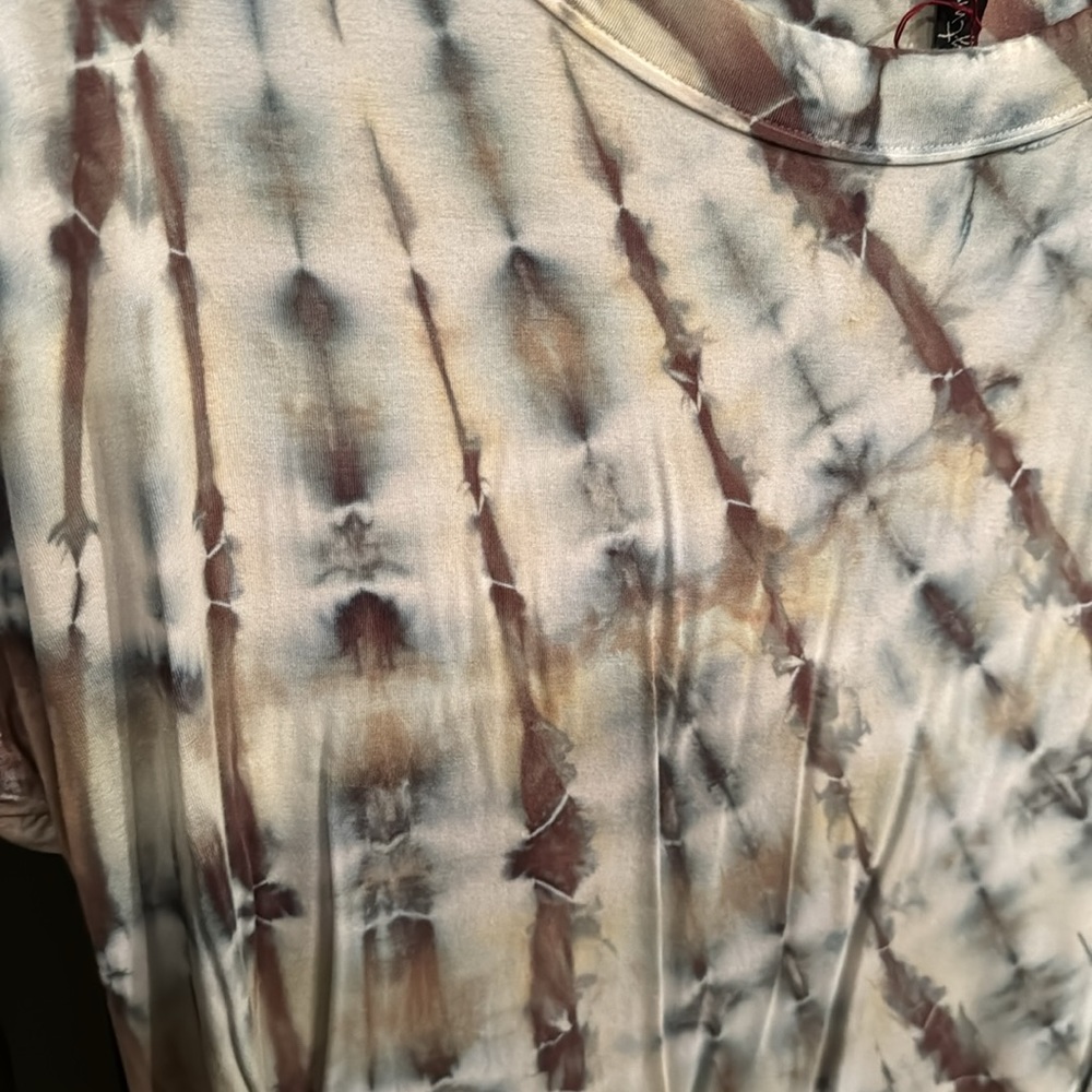 Brightly Twisted Top - Picture 2 of 7